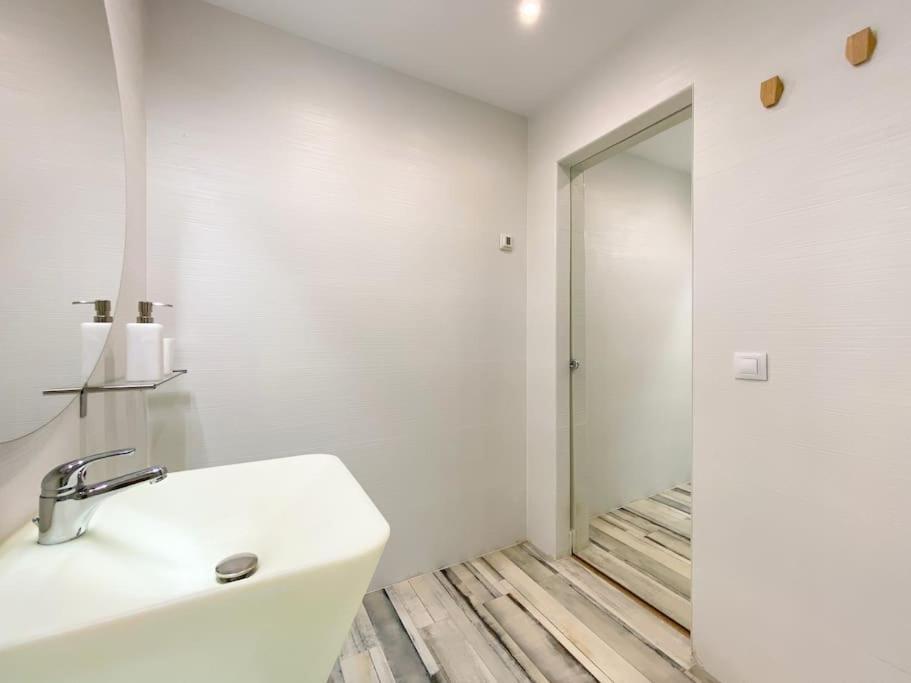 New Lavapies Spacious Flat, 2 Bedrooms And 2 Balconies Madrid Extérieur photo